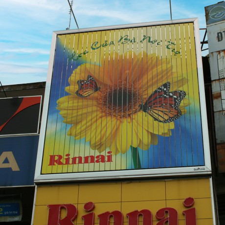 戶外太陽能電池板三面標志壁掛式翻轉三面廣告牌