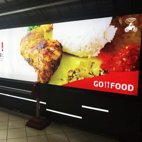 耐用性和明亮照明相結(jié)合樓頂燈箱