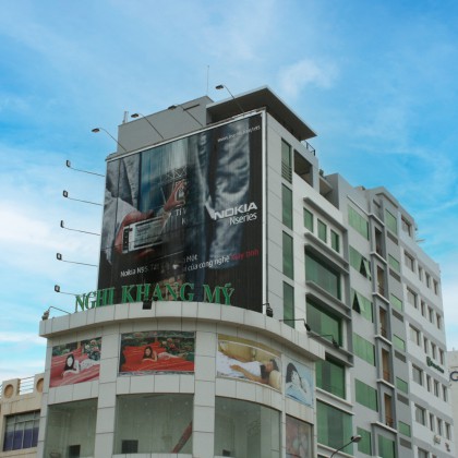 優(yōu)質(zhì)三面廣告牌廣告展示太陽(yáng)能電池板三面廣告牌