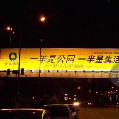 價(jià)格實(shí)惠戶外廣告鋁顯示屏三面廣告牌